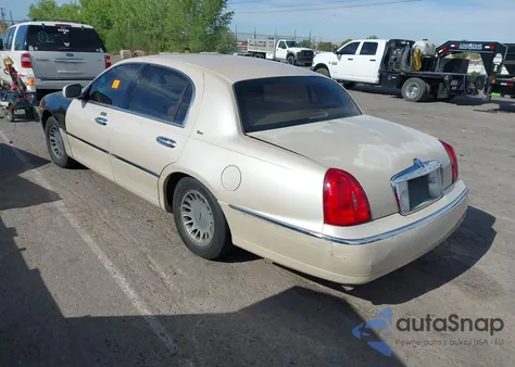 2001 Lincoln Town Car Cartier из США, поврежденный, VIN 1LNHM83W81Y706332